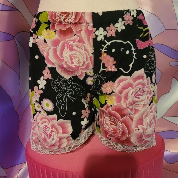 Hello Kitty Top Shorts Outfit Size Small Black Lace Rose Halloween Gyaru Cosplay - Picture 3 of 15